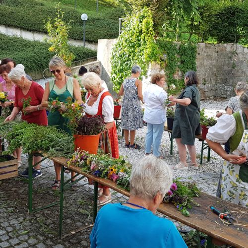 Kräuterbuschenverkauf in Berchtesgaden 