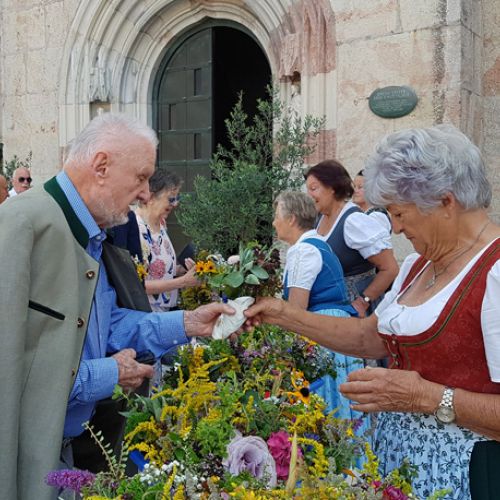 Kräuterbuschenverkauf in Berchtesgaden 