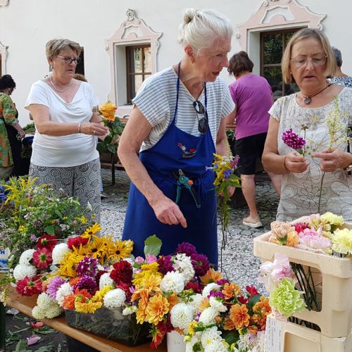 Kräuterbuschenverkauf in Berchtesgaden 