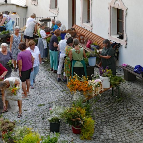 Kräuterbuschenverkauf in Berchtesgaden 