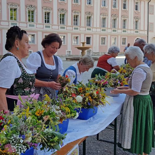 Kräuterbuschenverkauf in Berchtesgaden 